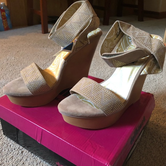 Sandals/heels - Picture 2 of 4